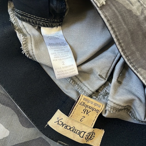 Democracy Camo Print Stretchy Denim Jeans Size 2 - Picture 8 of 8